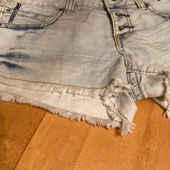 Rebel By Right Mid Rise Cut off Shorts NWT - Picture 7 of 9